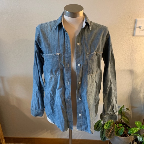 Madewell Tops - Madewell denim button down top Madewell Tops - Madewell denim button down top